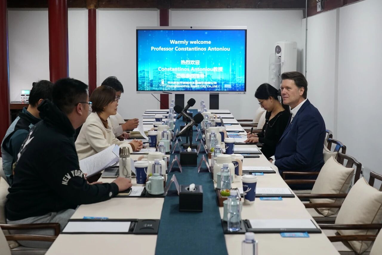 德国慕尼黑工业大学教授康斯坦丁诺斯·安东尼奥一行参观调研中科大脑